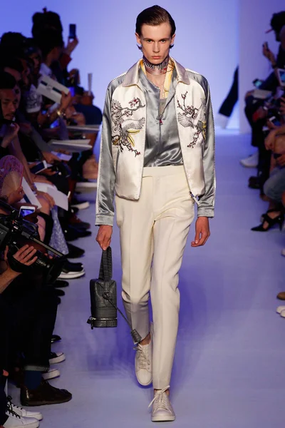 Look 37